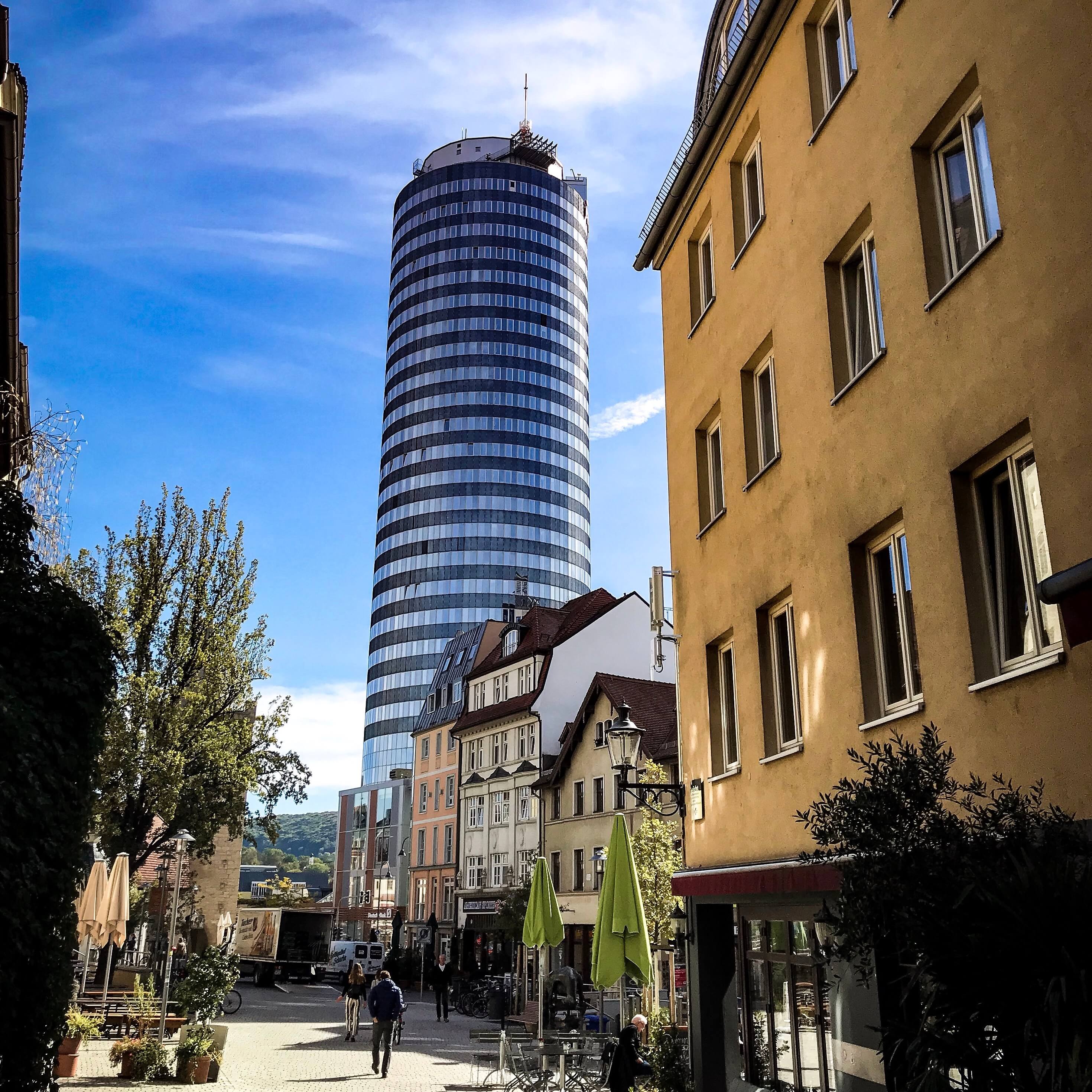 Der Hauptsitz von IronShark: Der JenTower