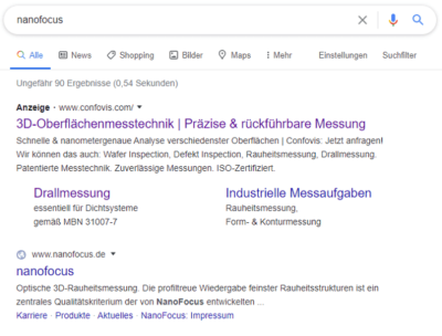 Durch das Bieten auf Brand-Keywords rankt die Konkurrenz höher