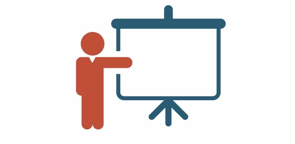 Mensch der einen Shopware Workshop hält