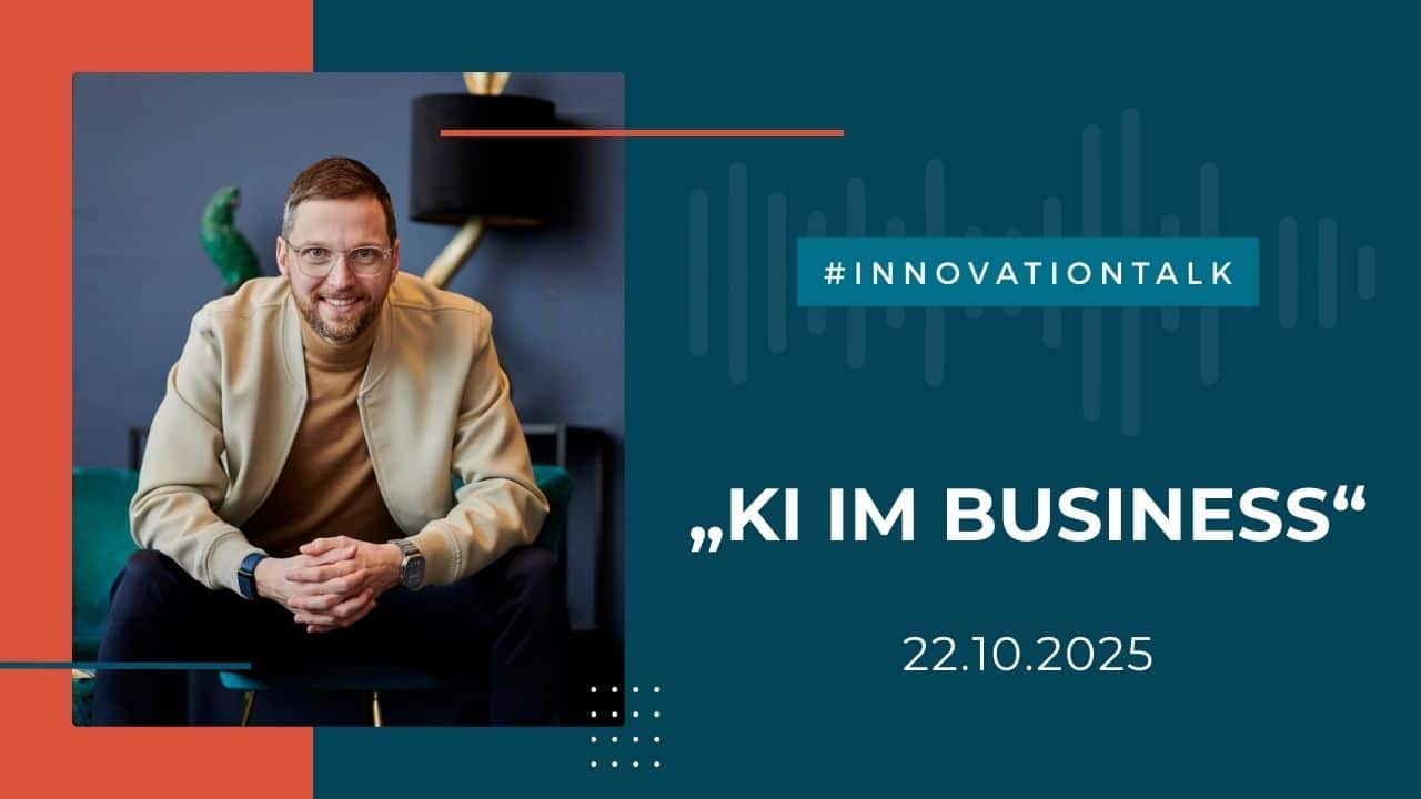 Bild als Thumbnail der Aufzeichnung des Webinars "KI im Business". Rechts ein Foto von Claus Weibrecht, links der Webinar Titel vor einem orange blauem Hintergrund.