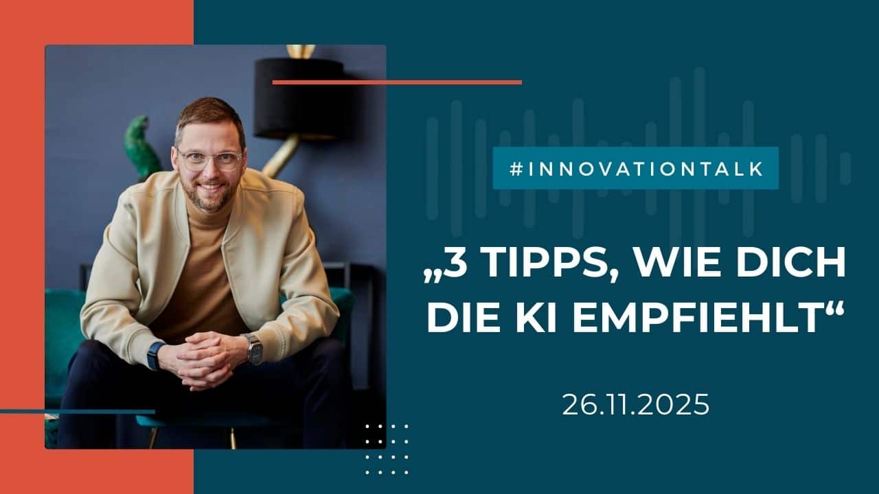Bild als Thumbnail der Aufzeichnung des Webinars "3 Tipps, wie dich die KI empfiehlt". Rechts ein Foto von Claus Weibrecht, links der Webinar Titel vor einem orange blauem Hintergrund.
